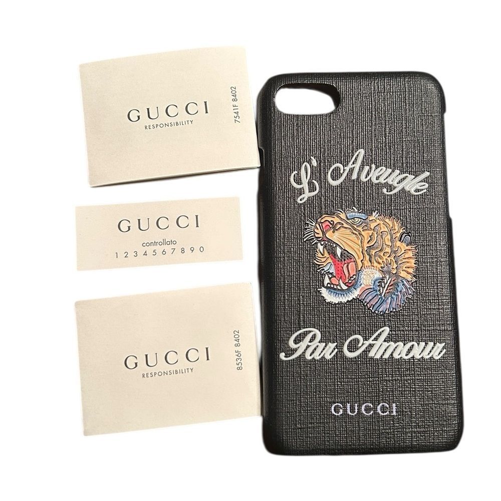 Authentic Gucci Black Tiger 'L'Aveugle Par
Amour' iPhone 6 Case